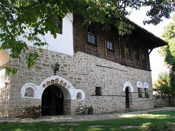Bulgaria Day Trip: Basarabovo Monastery, Tsarevets & Arbanasi - Key points at a glance