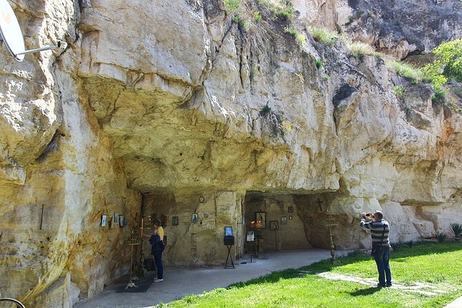 Bulgaria Day Trip - Private Tour from Bucharest - Veliko Tarnavo & Arbanasi - What the private vehicle adds