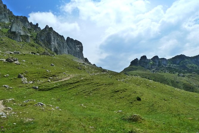 Carpathians in Romania: Bucegi Natural Park with native Spanish guide. - From Moeciu de Sus toward Gutanu