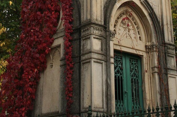 Darkside Tour of Bucharest - small group - What the guides add to the experience
