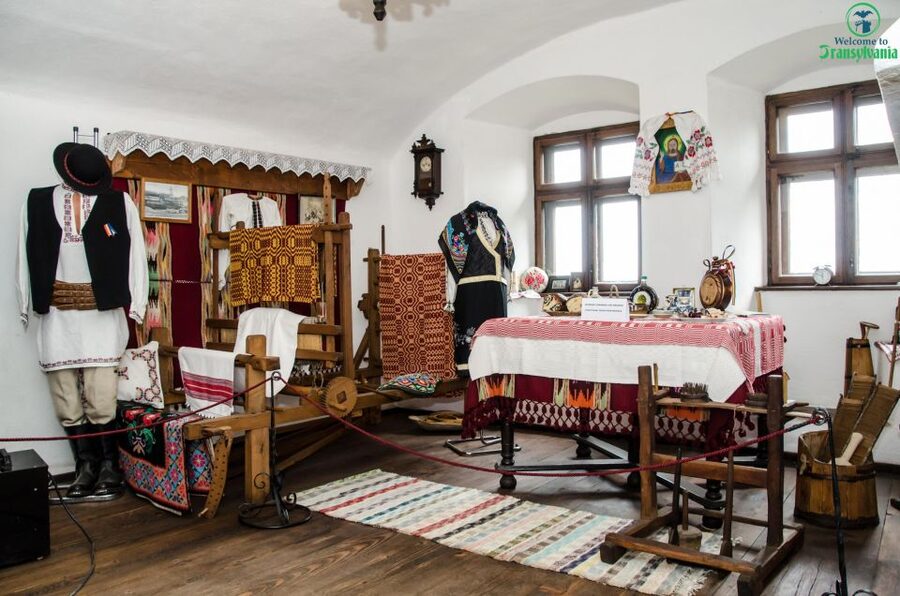 Day trip Bran Castle, Rasnov Fortress and Bear Sanctuary - Râșnov Fortress and the story of the 147-meter well