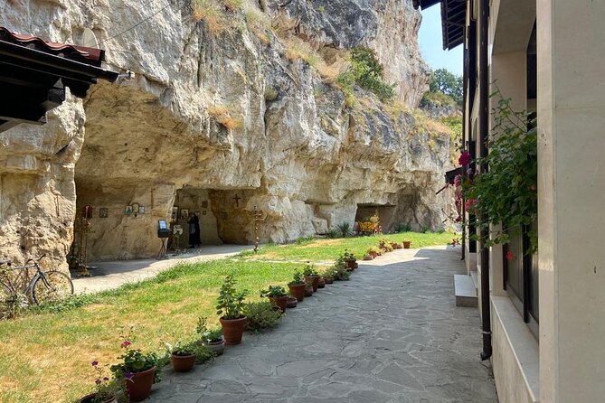 Day Trip to Bulgaria and Veliko Tarnovo from Bucharest - Arbanasi and the Church of the Nativity