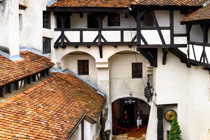 Day trip to Dracula's Castle, Peles Castle and Medieval Brasov - The 7 AM start from University Square