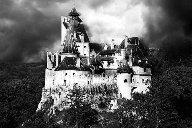 Dracula's Castle, Peles Castle and old town Brasov from Bucharest - The road time is part of the experience