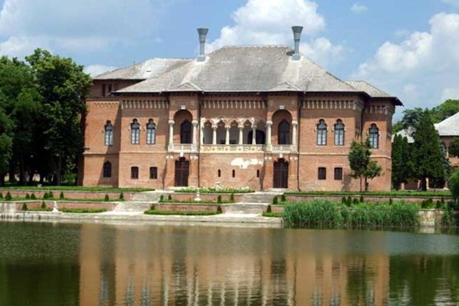Dracula's Tomb and Mogosoaia Palace, Private Tour from Bucharest - Lake Snagov adds more than a Dracula backdrop