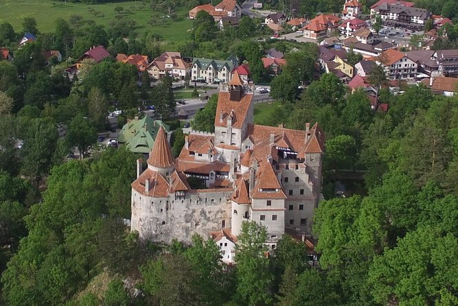 Exclusive Tour: Bran Castle, Brasov and Rasnov fortress from Sibiu - What the guide adds to a packed route