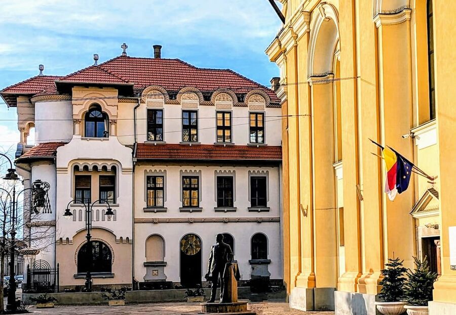Food, Wine And Sightseeing Tour in Oradea, Romania - Gelato, beer, and the value of a private route