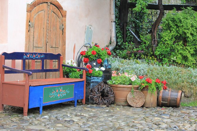 Fortified Church of Viscri and Sighisoara in Spanish (native Spanish guide). - What the private format changes