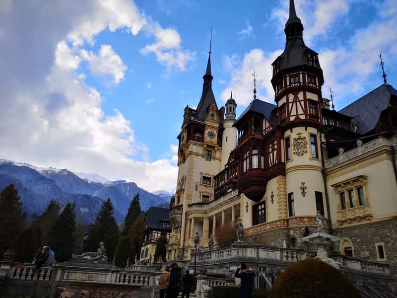 From Bucharest: Bran, Peles Castle & Brasov Private Day Tour - Two hours in Brașov’s old town
