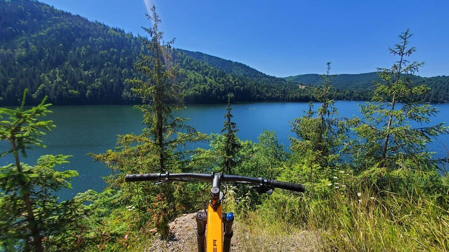 From Cluj: Mountain Bike around Lake Dragan - The 200-meter climb and your options