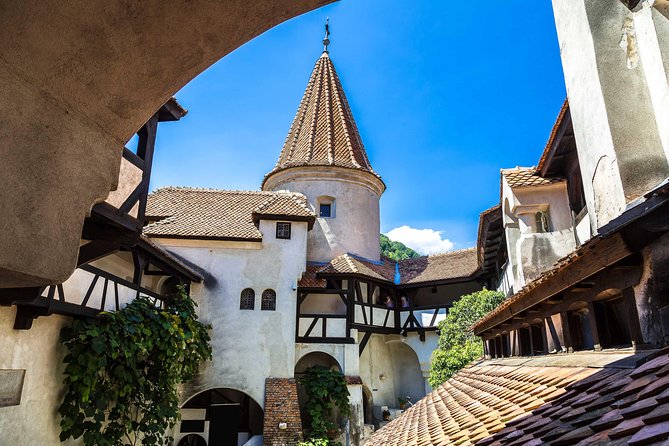 Guided Tour to Dracula Castle, Peles Castle and Brasov - Brasov: A Welcome Break in the Historic Center