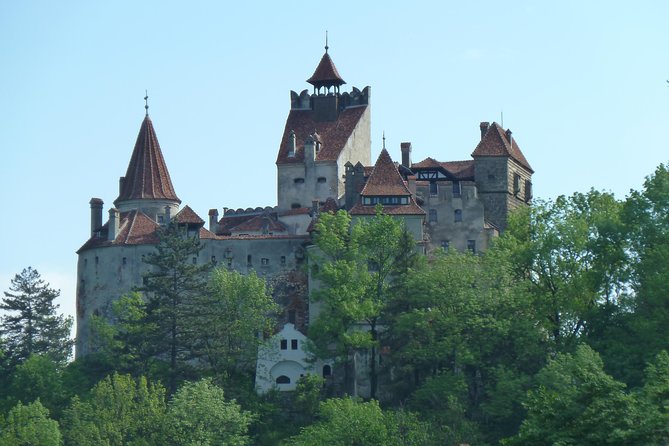 Guided visit in Spanish to the Castle of Dracula in Bran (native Spanish guide). - Inside Bran Castle: history, legend, and photographs