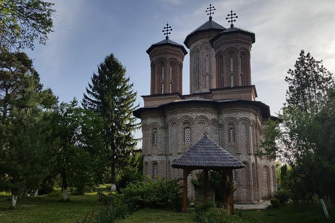 Half-Day Private Sightseeing Tour of Bucharest and its Surroundings Package - The Military Academy and Bucharest’s ceremonial side