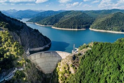 Hike to Poenari Fortress, Vidraru Dam, Argeș Monastery – Private