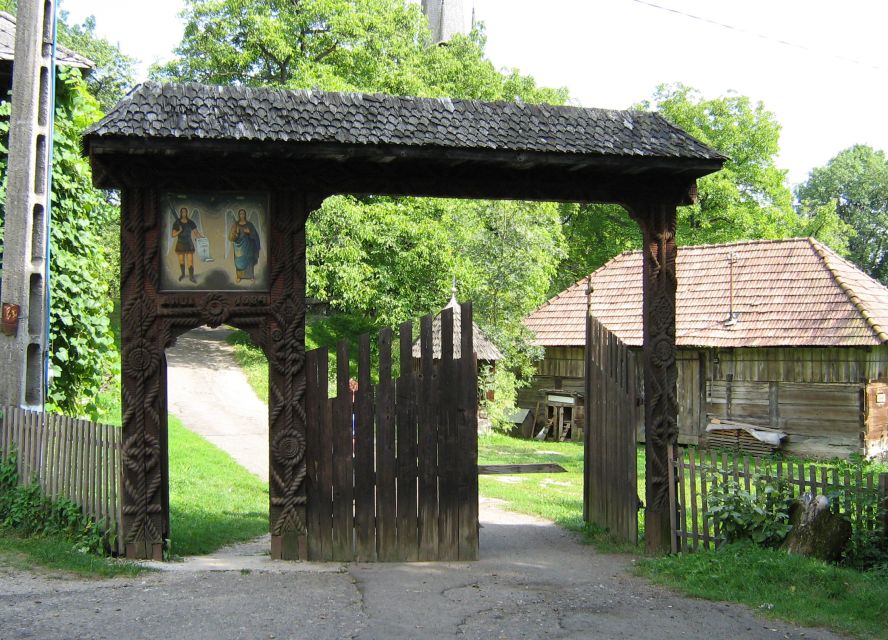 Maramures: 2 Days in Rural Romania - Lunch with local dishes and a visit to an artist