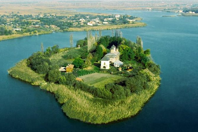 Mogosoaia Palace & Snagov Monastery: Private tour from Bucharest - Transport, timing, and the comfort of a four-hour outing
