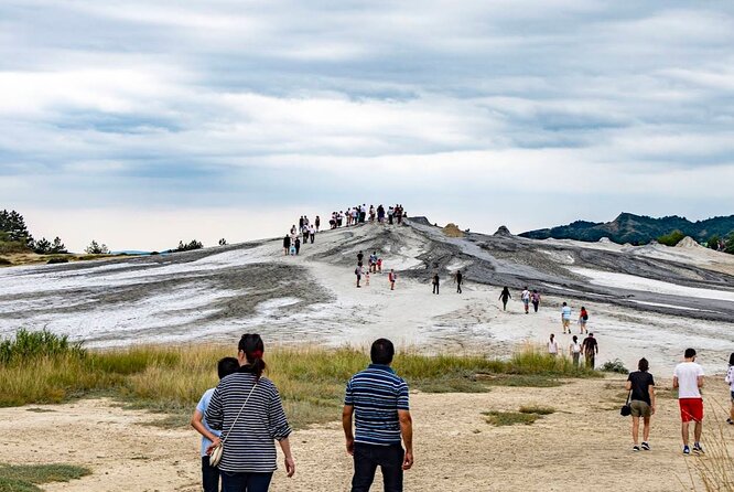 Muddy Volcanoes & Salt Mine - Private Tour - What the private vehicle adds to an 11-hour day