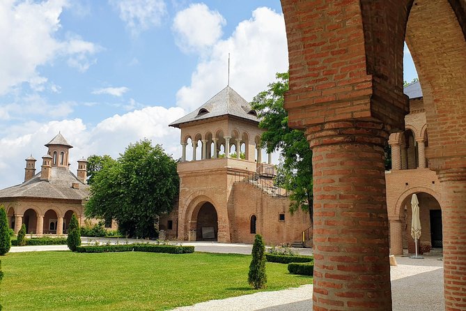 Mystical Monasteries, Dracula's Tomb and Mogosoaia Lake Palace - Private Tour - Should you book it?