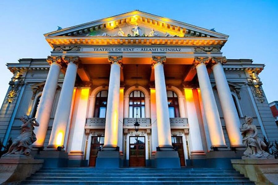 Oradea city tour - Starting in Piața Unirii with the city in view