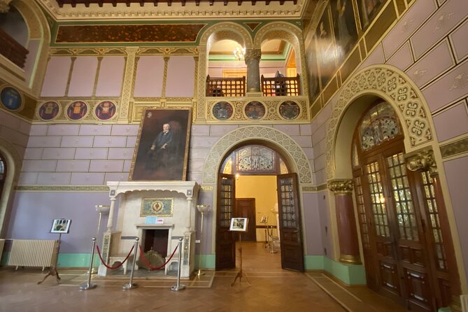 Peles and Cantacuzino Castles Small Group Day Tour from Brasov - What the guide adds to the day