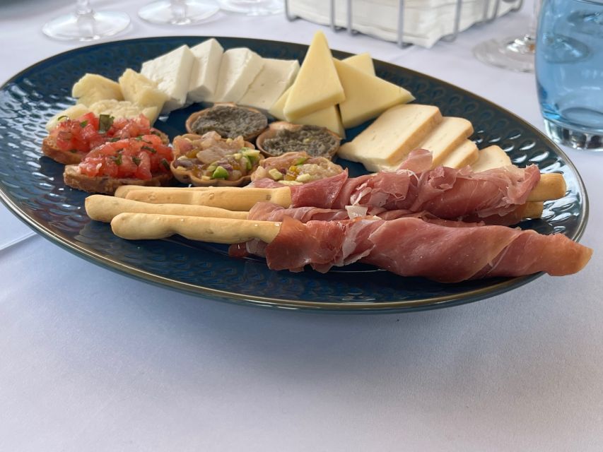 Peles & Cantacuzino Castles: Gourmet Wine & Cultural trip - Who should book this day?
