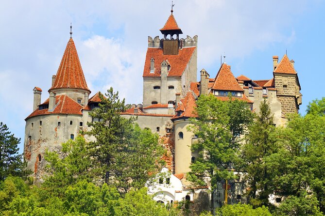 Peles Castle, Dracula Castle and Brasov old town - private tour from Bucharest - The drive through Busteni and Predeal