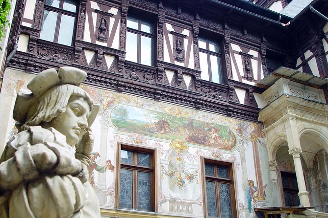 Peles Castle Skip-The-Line Guided Tour - Why Peleș Castle deserves a guided visit