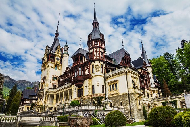Peles Castle Skip-The-Line Guided Tour - A closer look at the one-hour format