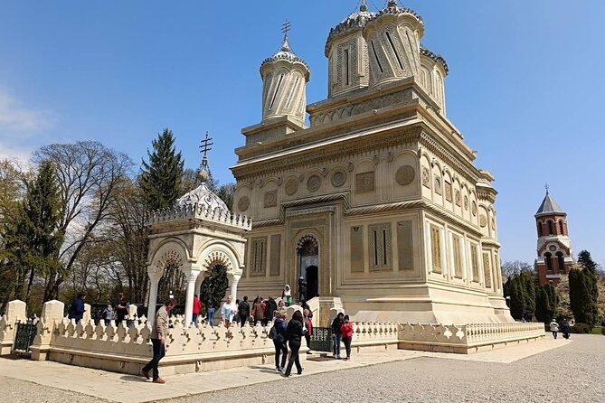 Princely Court of Târgoviște and Curtea de Argeș Monastery - Guides, Commentary, and the Human Factor
