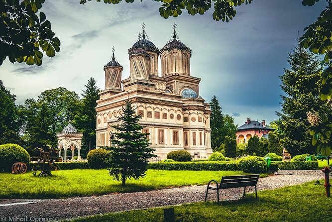Princely Court of Târgoviște and Curtea de Argeș Monastery - Curtea de Argeș Monastery and Its Distinctive Church