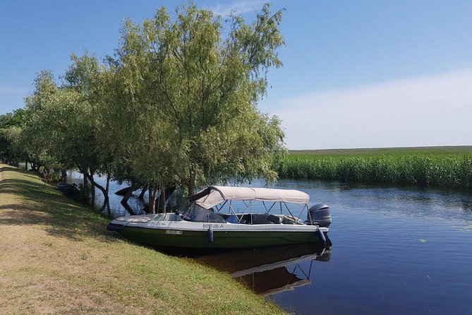 PRIVATE 4-5h speedboat tour to the village Mila23 - The speedboat ride into the Delta