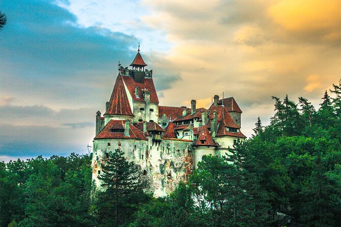 Private Guided Tour of Peles Castle and Bran Castle from Bucharest - One hour in medieval Brasov