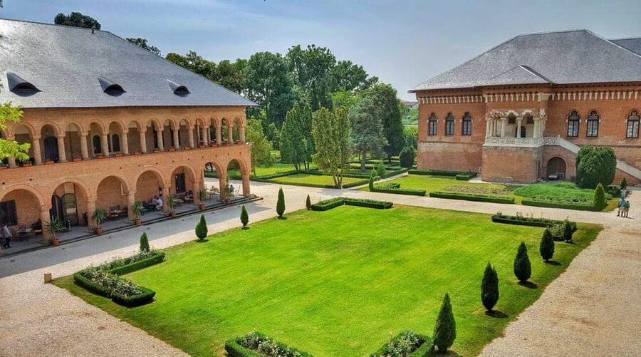 Private Tour from Bucharest to Dracula's tomb and Mogosoaia - The 4.5-hour pace and what it means