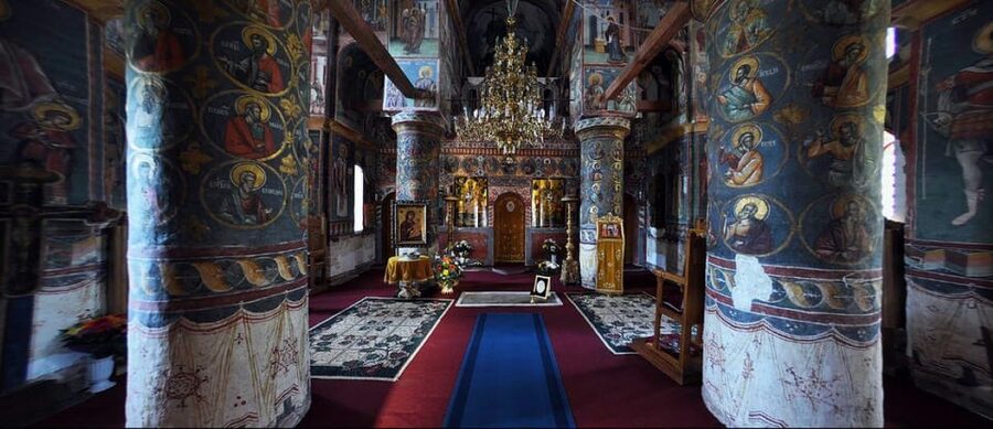 Private Tour from Bucharest to Dracula's tomb and Mogosoaia - What the guides add to the experience