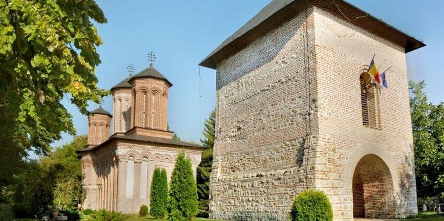 Private Tour from Bucharest to Dracula's tomb and Mogosoaia - An hour inside Snagov Monastery