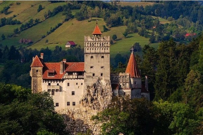 Private tour to Bran Dracula's Castle and Peleș Royal Castle - Two famous castles, two very different stories
