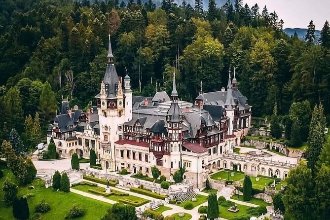 Private Tour to Dracula's Castle, Brașov City & Peleș Castle - Brașov’s historical center and the Black Church