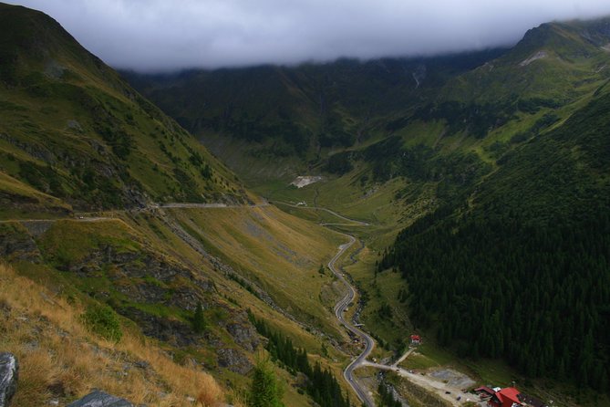 Private Transfagarasan&Balea Lake - Hiking toward glacial Balea Lake