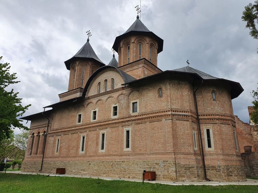 Real Dracula Princely Court and Real Dracula's Fortress - Vidraru Dam, Romania’s largest