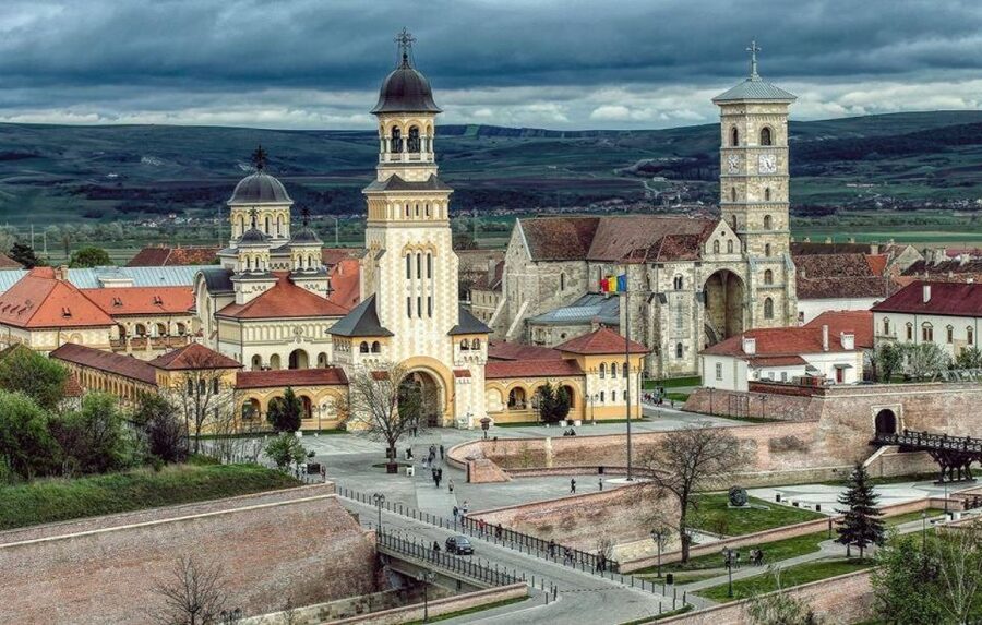 Sibiu: Alba Iulia and Corvin Castle Guided Tour - Alba Iulia and the broad Vauban citadel