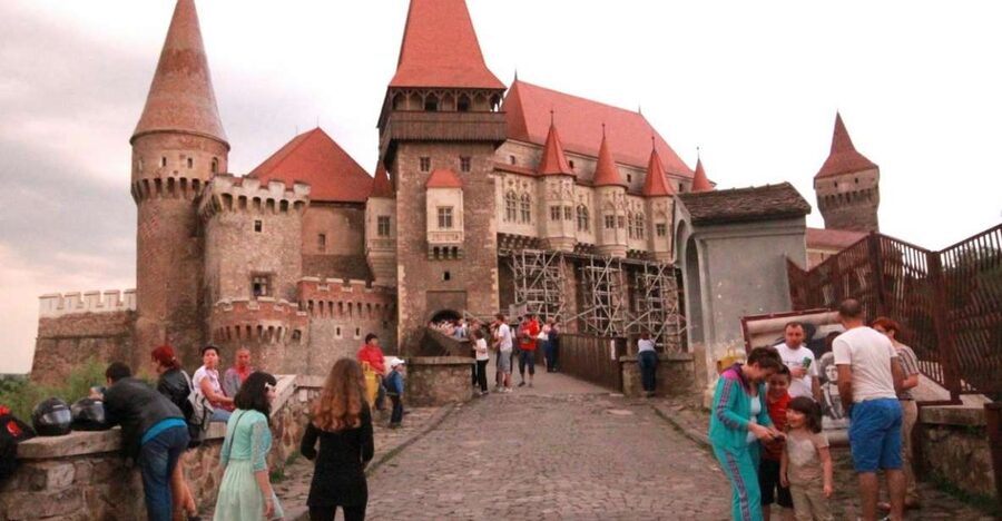 Sibiu: Alba Iulia and Corvin Castle Guided Tour - The guide can shape the whole day