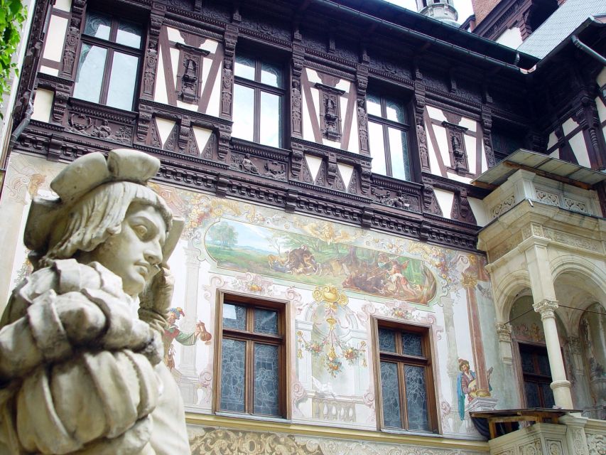 Sinaia: Peleș Castle Tour with An Expert Guide - The weapon collection is more than a side display