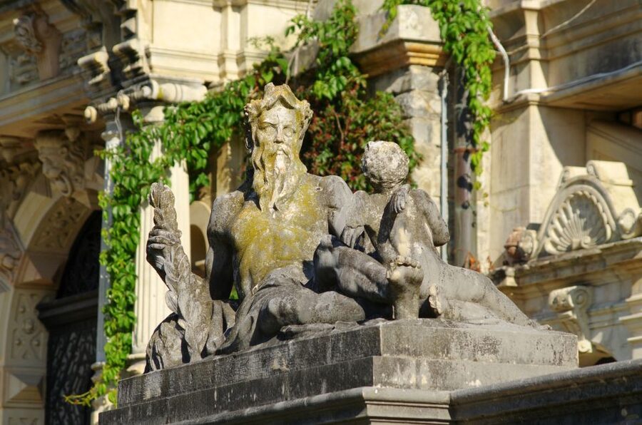 Sinaia: Peleș Castle Tour with An Expert Guide - How much can you really see in one hour?