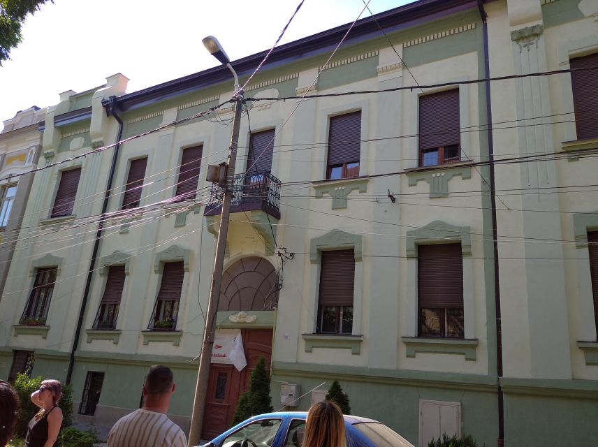 Timisoara Dream Tour in Elisabetin Neighborhood - Plevnei Square and the Doja statue
