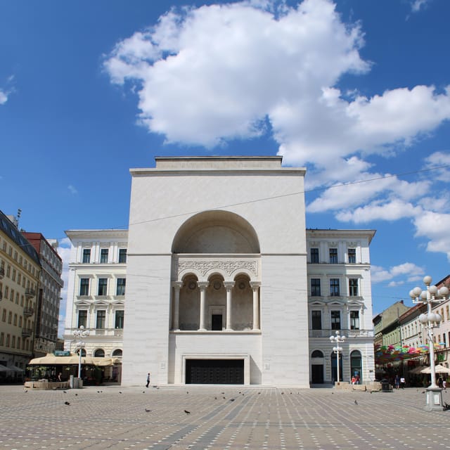 Timisoara: Private Walking Tour with a Local Guide - Starting at Piața Victoriei 8