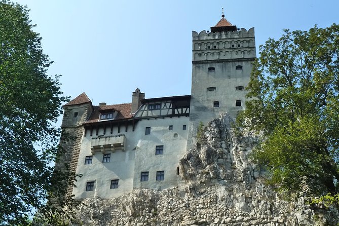 Tour of the 3 Castles: Bran, Rasnov and Peles in Spanish (native Spanish guide). - Transport, pickup, and the pace of the day