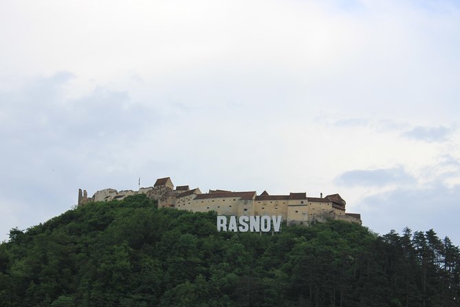 Tour of the 3 Castles: Bran, Rasnov and Peles in Spanish (native Spanish guide). - Who should book this experience?
