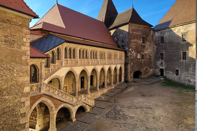 Tour to Corvin Castle in Hunedoara & Alba Iulia - What the guides add to the experience