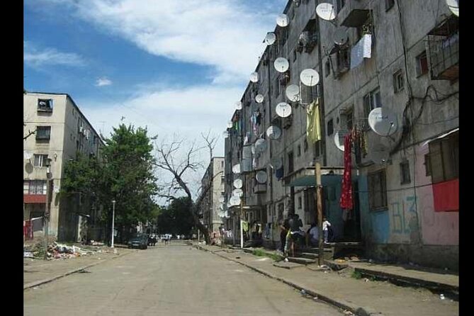 Troubled - Notorious Neighborhood - area known for social issues - Sintești: from city poverty to Roma palaces