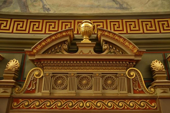 Walking tour of Bucharest - What the guide adds to the walk